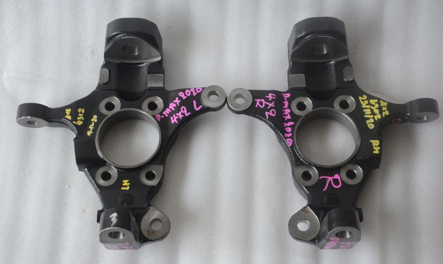AXLE KNUCKLE