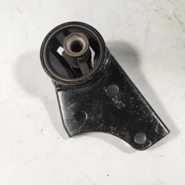 ENGINE MOUNTING